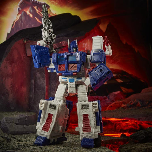 Transformers War for Cybertron: Kingdom - Leader Class Ultra Magnus