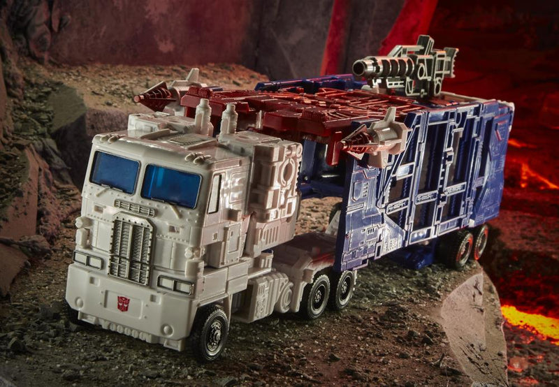 Load image into Gallery viewer, Transformers War for Cybertron: Kingdom - Leader Class Ultra Magnus
