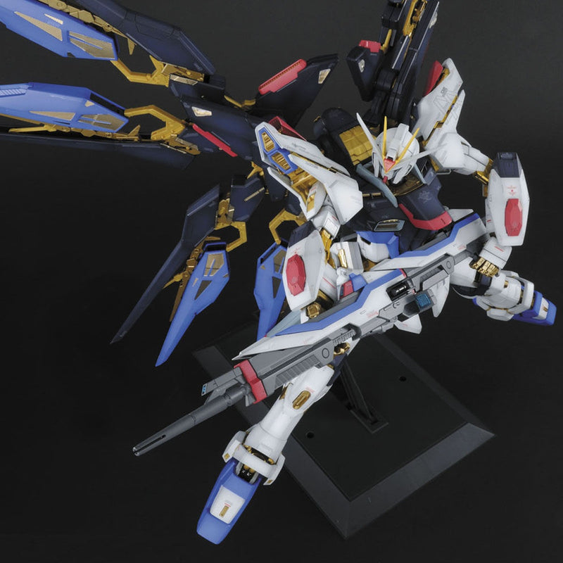 Load image into Gallery viewer, Perfect Grade 1/60 - ZGMF-X20A Strike Freedom Gundam
