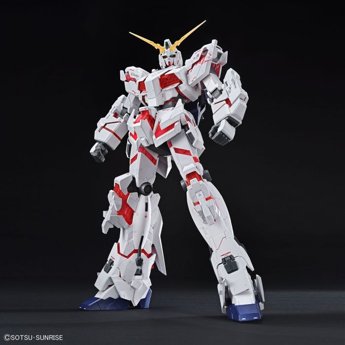 Load image into Gallery viewer, Mega Size 1/48 - Unicorn Gundam (Destroy Mode)
