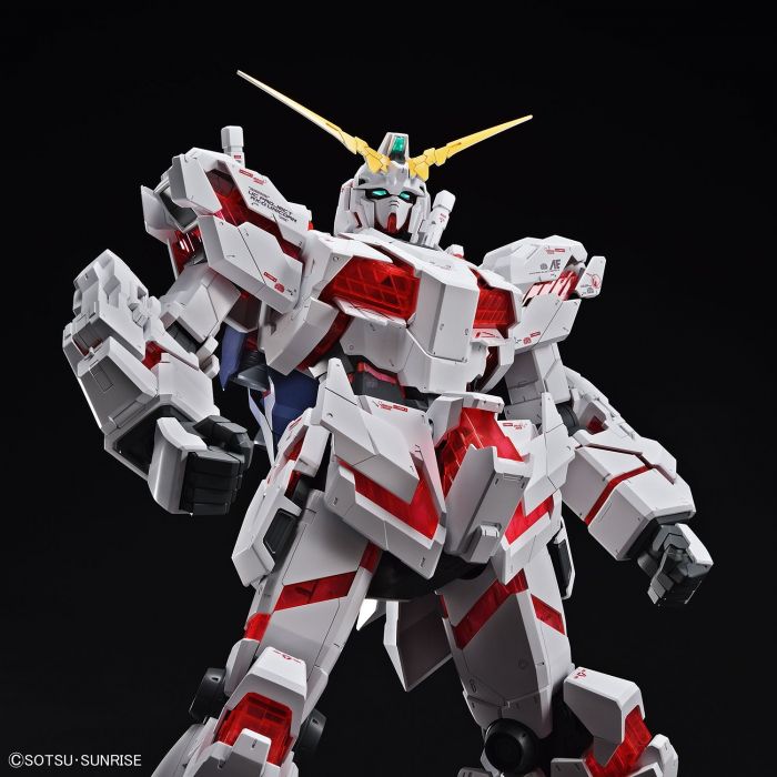 Load image into Gallery viewer, Mega Size 1/48 - Unicorn Gundam (Destroy Mode)
