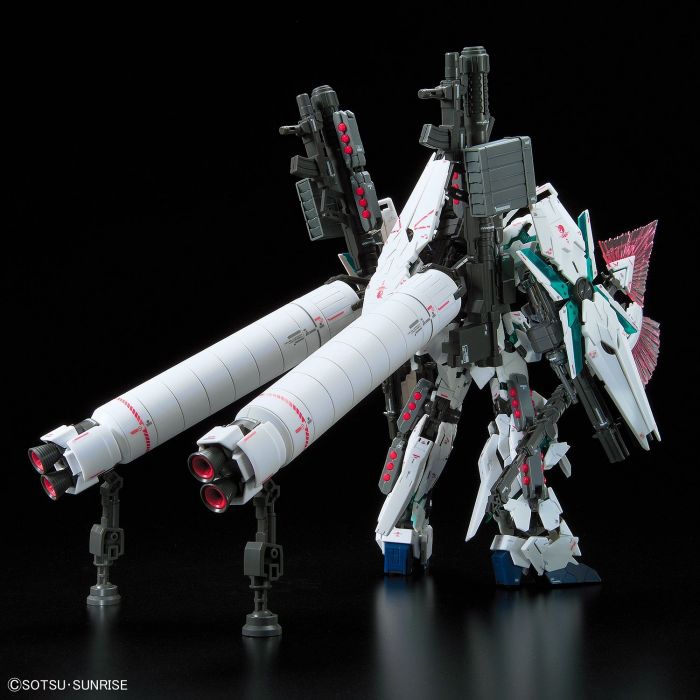 Load image into Gallery viewer, Real Grade 1/144 - RG-30 Full Armor Unicorn Gundam
