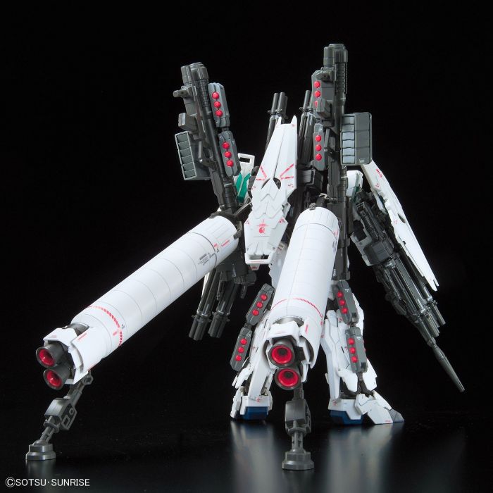 Load image into Gallery viewer, Real Grade 1/144 - RG-30 Full Armor Unicorn Gundam
