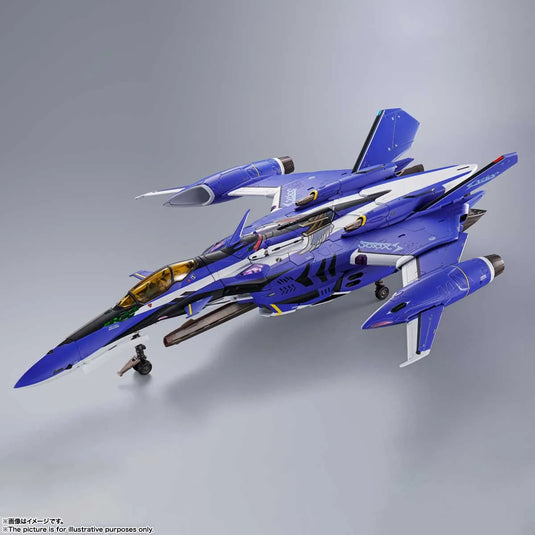 Bandai - Macross Delta Movie: Absolute Live!!!!!! DX Chogokin: YF-29 Durandal Valkirie (Maximilian Jenius Use)