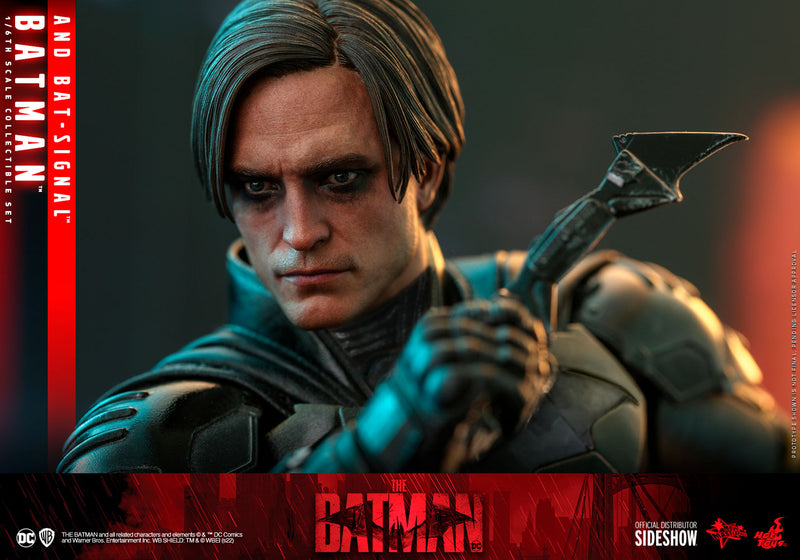 Load image into Gallery viewer, Hot Toys - The Batman: Batman and Bat-Signal Set
