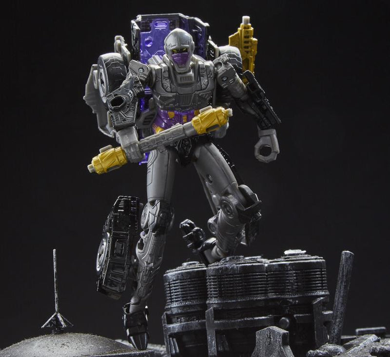 Load image into Gallery viewer, Transformers Generations Selects - Deluxe Nightbird (Exclusive)
