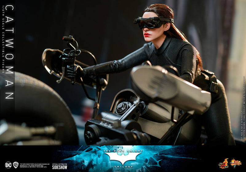 Load image into Gallery viewer, Hot Toys - The Dark Knight - Catwoman
