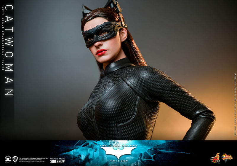 Load image into Gallery viewer, Hot Toys - The Dark Knight - Catwoman
