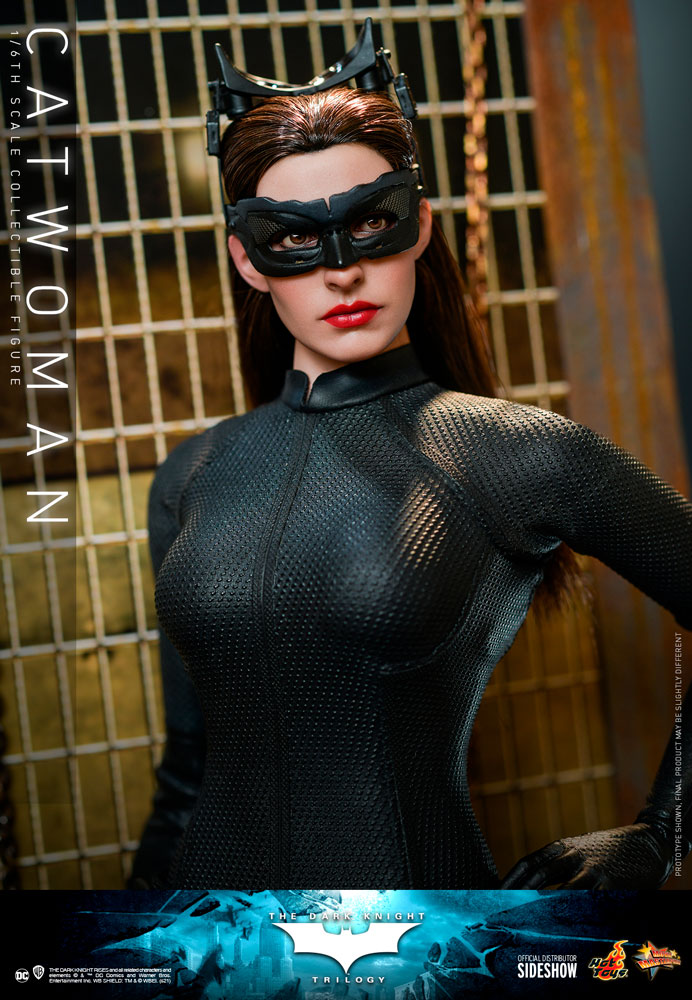 Load image into Gallery viewer, Hot Toys - The Dark Knight - Catwoman
