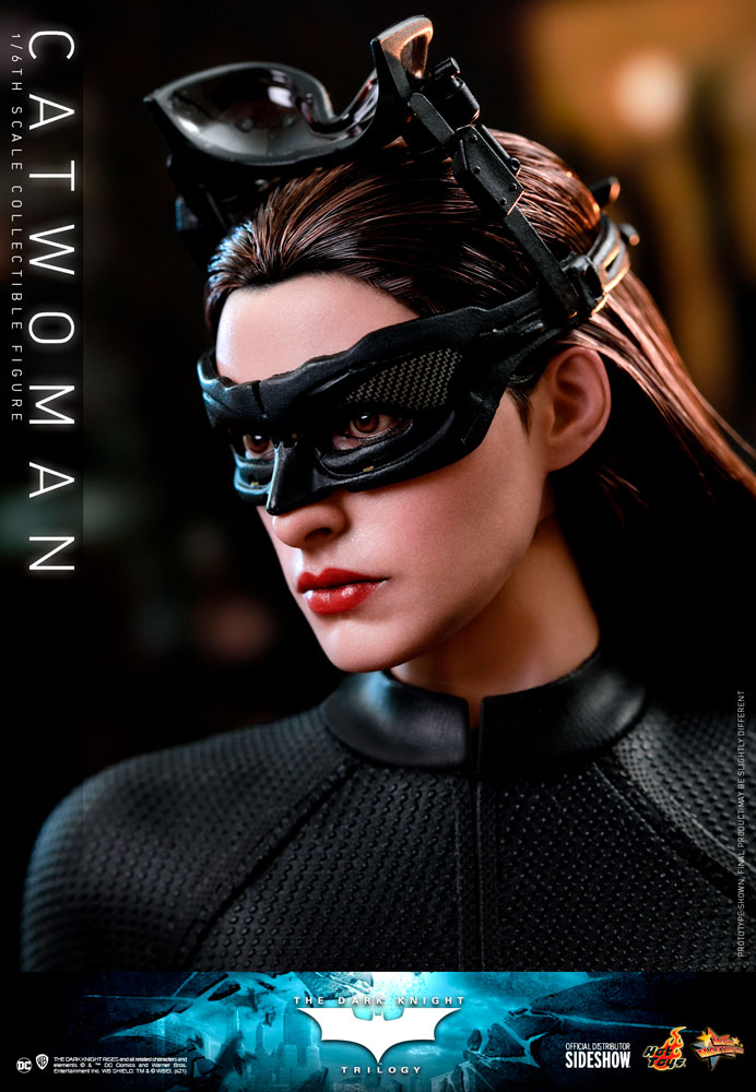 Load image into Gallery viewer, Hot Toys - The Dark Knight - Catwoman
