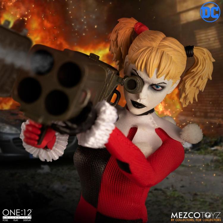 Load image into Gallery viewer, Mezco Toyz - One:12 DC Comics Harley Quinn

