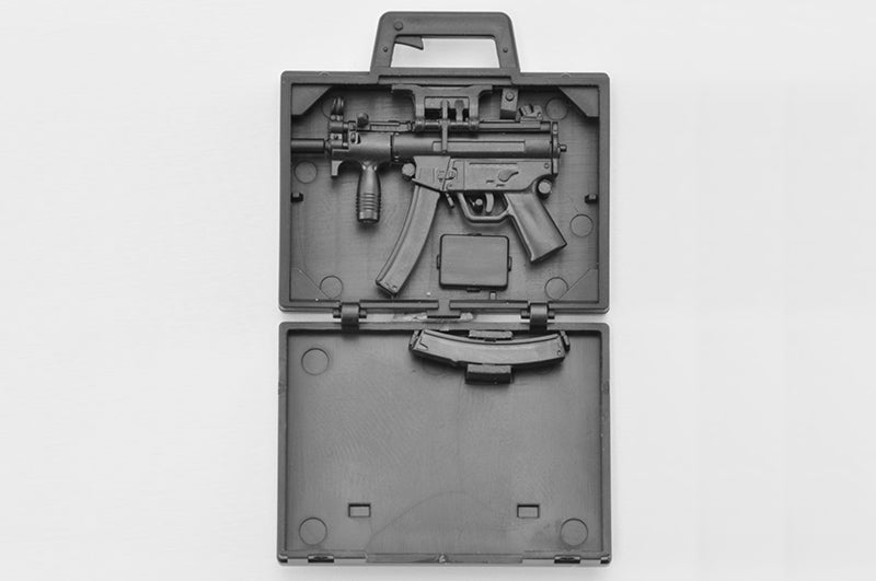 Load image into Gallery viewer, Little Armory LA045 MP5K Coffer - 1/12 Scale Plastic Model Kit
