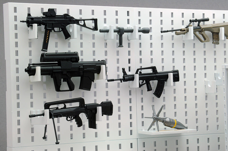 Load image into Gallery viewer, Little Armory LD027 Weapons Room A - 1/12 Scale Plastic Model Kit
