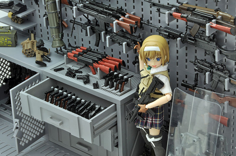 Load image into Gallery viewer, Little Armory LD006 Gun Rack B - 1/12 Scale Plastic Model Kit
