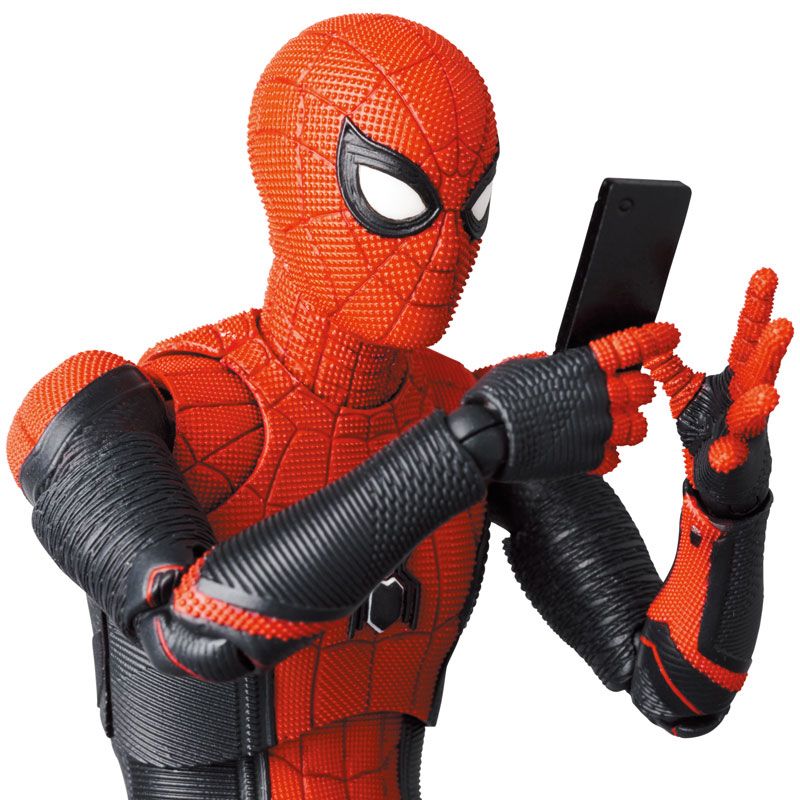 Load image into Gallery viewer, MAFEX Spider-Man No Way Home - Spider-Man Upgraded Suit No. 194
