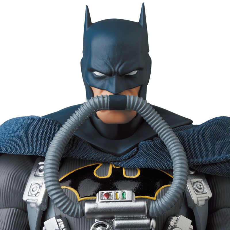 Load image into Gallery viewer, MAFEX - Batman Hush: No. 166 Batman (Stealth Jumper)
