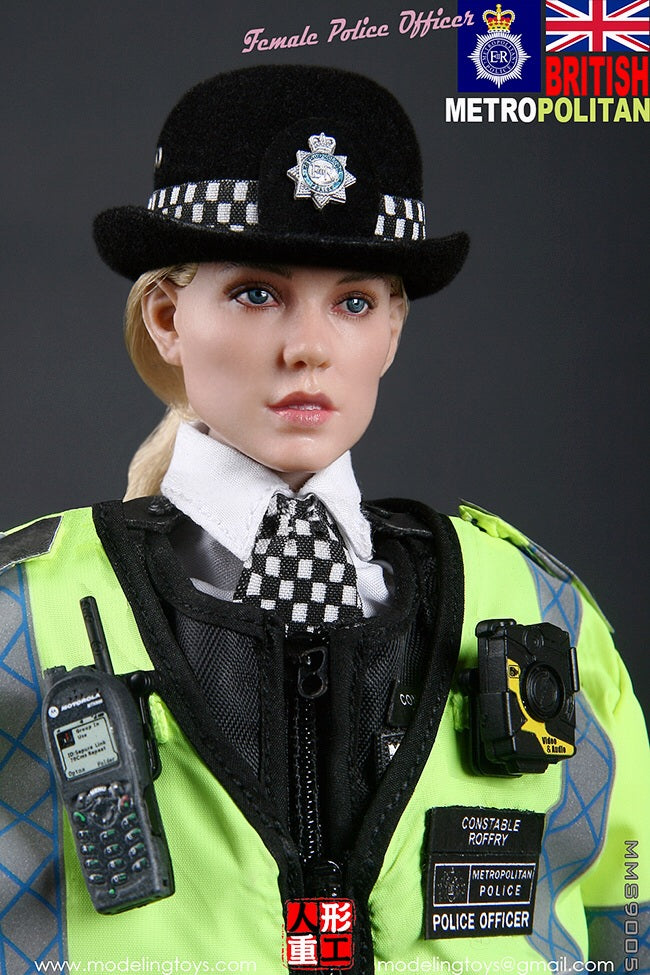Load image into Gallery viewer, Modeling Toys - Military Series: British Metropolitan Police Service - Female Police Officer
