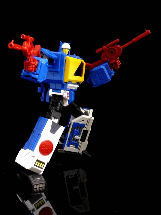 Load image into Gallery viewer, KFC - EAVI Metal Phase Four: B Doubledeck (With Stinger and Mandy Cassette Robots)
