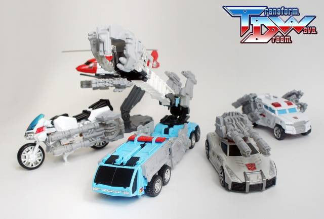 Load image into Gallery viewer, Transform Dream Wave - TCW-02 Defensor Add-On Set
