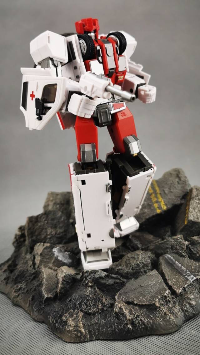 Load image into Gallery viewer, Generation Toy - Guardian - GT-08C Bulance
