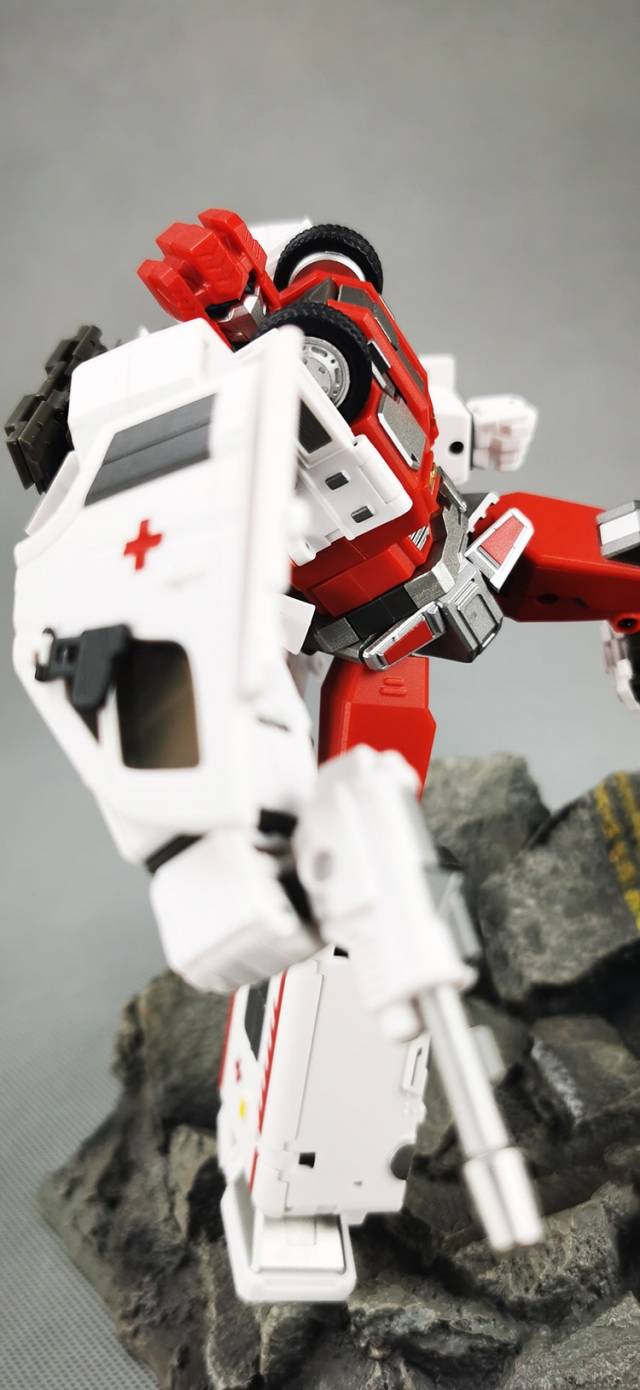 Load image into Gallery viewer, Generation Toy - Guardian - GT-08C Bulance
