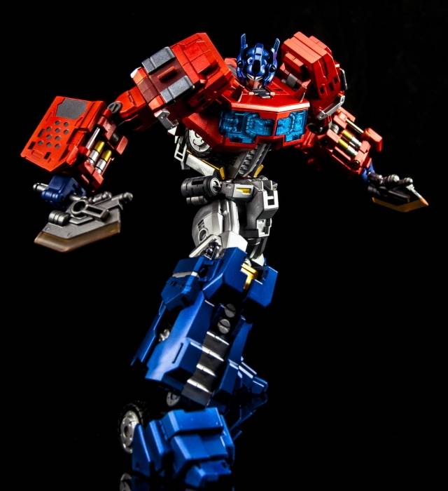 Load image into Gallery viewer, MakeToys - Cross Dimension - MTCD-01P Striker Manus (Premium)
