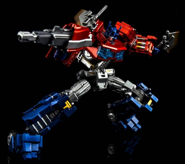 Load image into Gallery viewer, MakeToys - Cross Dimension - MTCD-01P Striker Manus (Premium)
