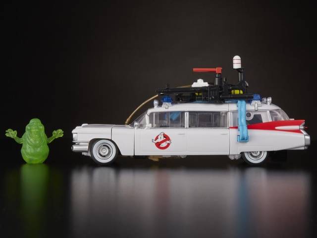 Load image into Gallery viewer, Transformers Generations  - Ghostbusters Ecto-1 Ectotron
