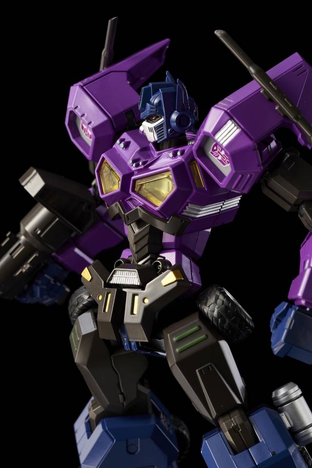 Load image into Gallery viewer, Flame Toys - Furai Model 01: Shattered Glass Optimus Prime (Attack Mode)
