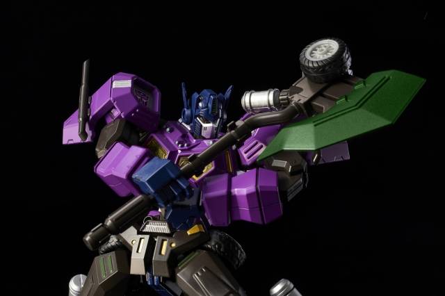 Load image into Gallery viewer, Flame Toys - Furai Model 01: Shattered Glass Optimus Prime (Attack Mode)
