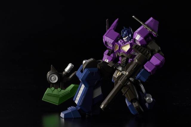 Load image into Gallery viewer, Flame Toys - Furai Model 01: Shattered Glass Optimus Prime (Attack Mode)
