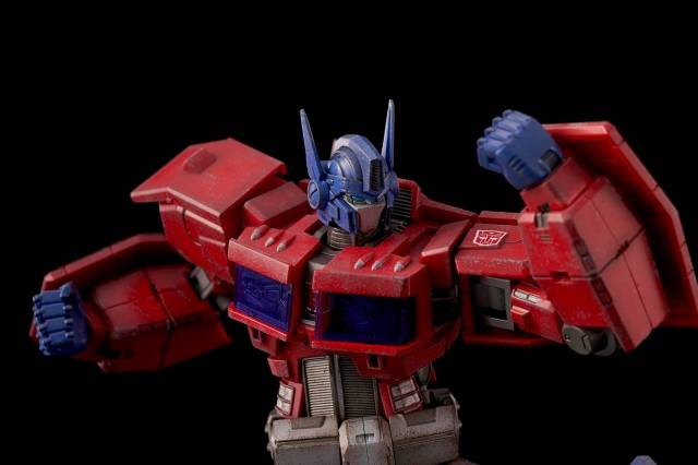 Load image into Gallery viewer, Flame Toys - Furai Action: Optimus Prime (IDW Version) (Restock)
