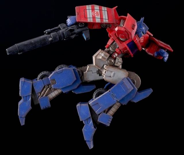 Load image into Gallery viewer, Flame Toys - Furai Action: Optimus Prime (IDW Version) (Restock)
