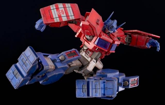 Load image into Gallery viewer, Flame Toys - Furai Action: Optimus Prime (IDW Version) (Restock)
