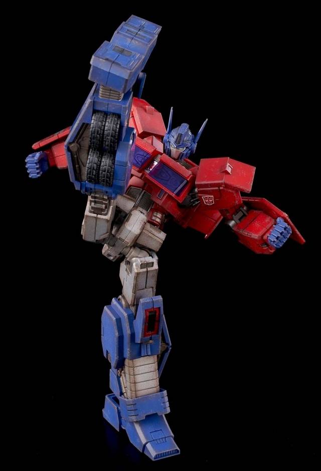 Load image into Gallery viewer, Flame Toys - Furai Action: Optimus Prime (IDW Version) (Restock)
