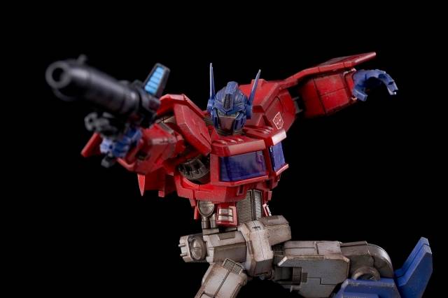 Load image into Gallery viewer, Flame Toys - Furai Action: Optimus Prime (IDW Version) (Restock)
