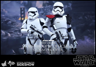 Hot Toys - Star Wars: The Force Awakens - First Order Stormtrooper Officer and Stormtrooper