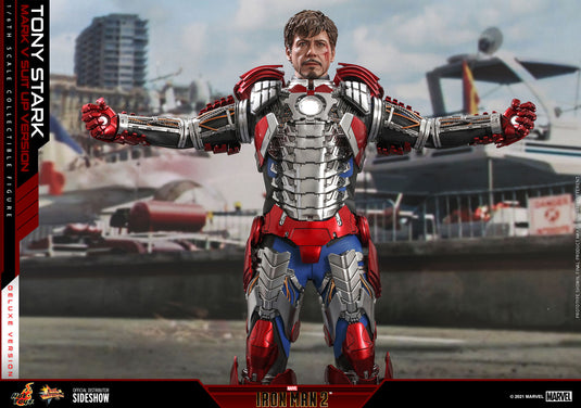 Hot Toys - Iron Man 2: Tony Stark (Mark V Suit Up Version) (Deluxe)