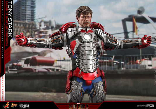 Hot Toys - Iron Man 2: Tony Stark (Mark V Suit Up Version) (Deluxe)