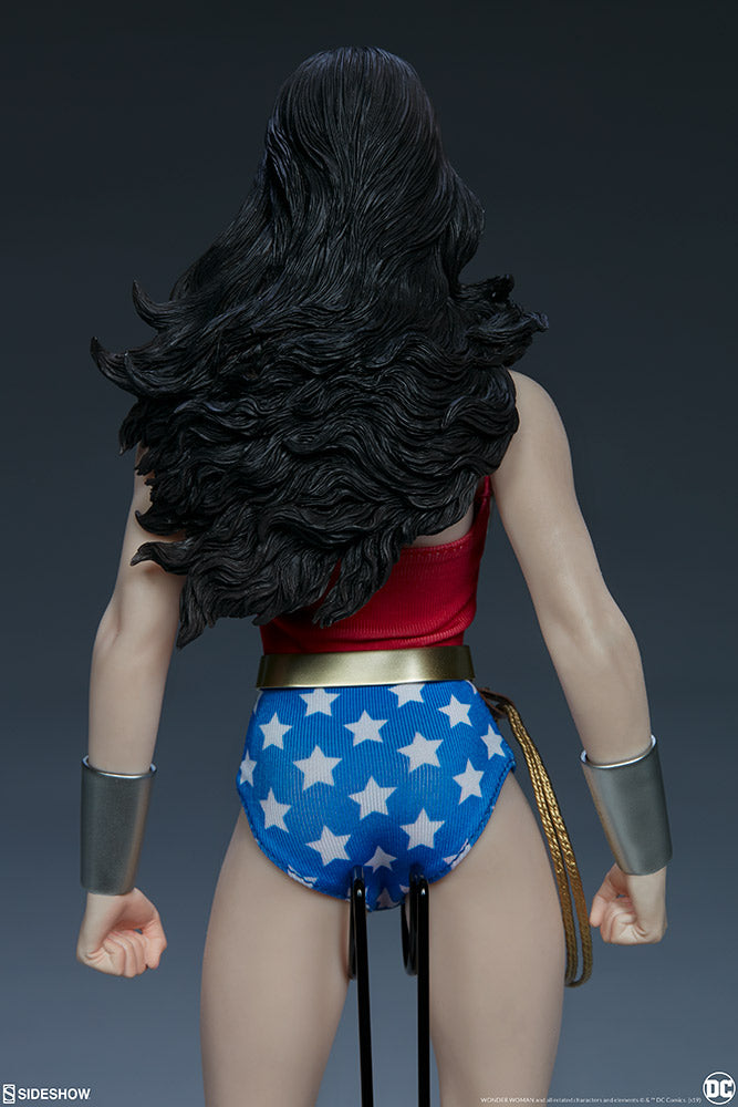 Load image into Gallery viewer, Sideshow - DC Comics: Wonder Woman
